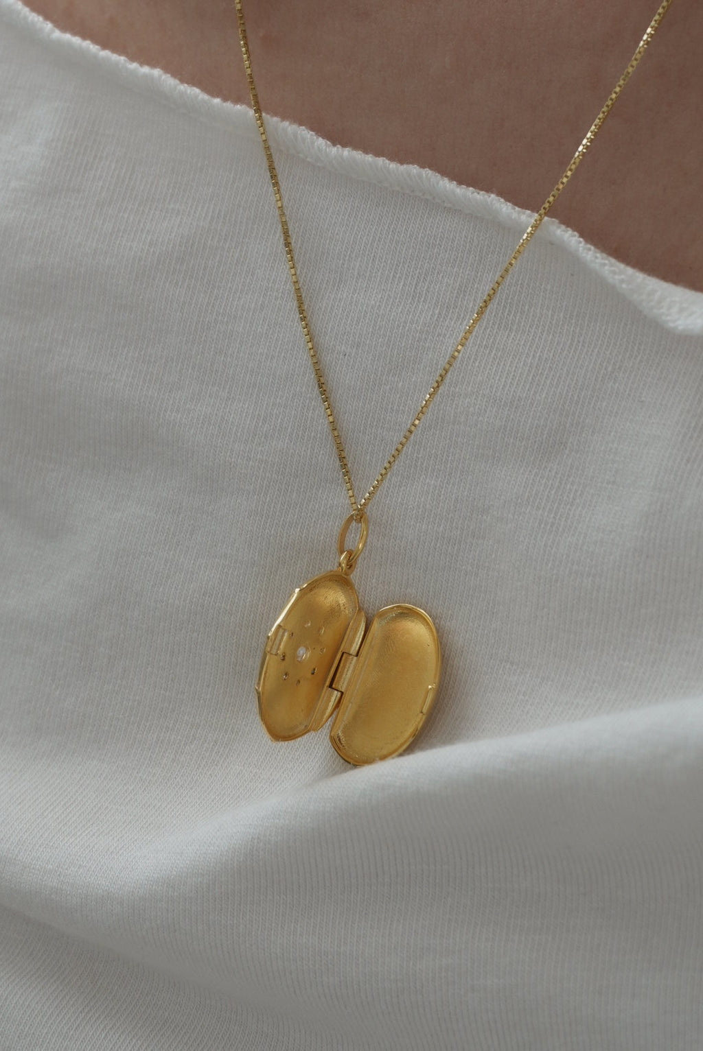 925 | Taşlı Kuzey Yıldızlı Oval Kapaklı Kolye