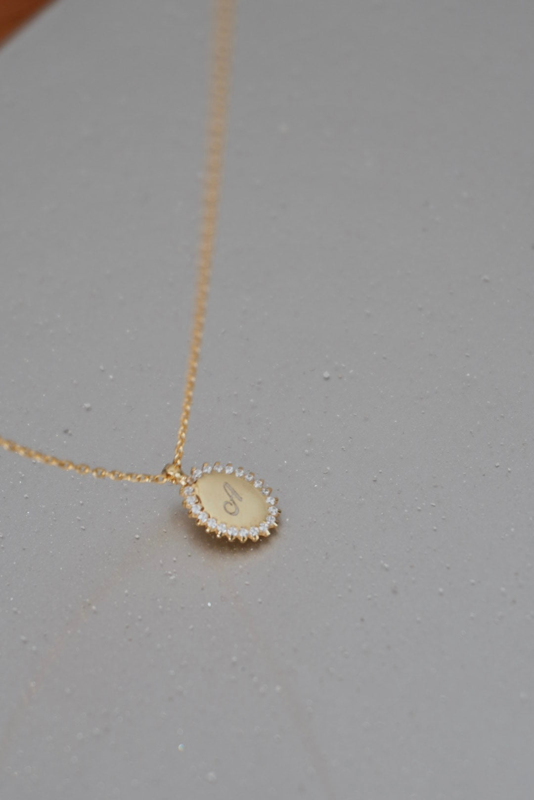 925 | Mini Taşlı Plakada Harf Kolye