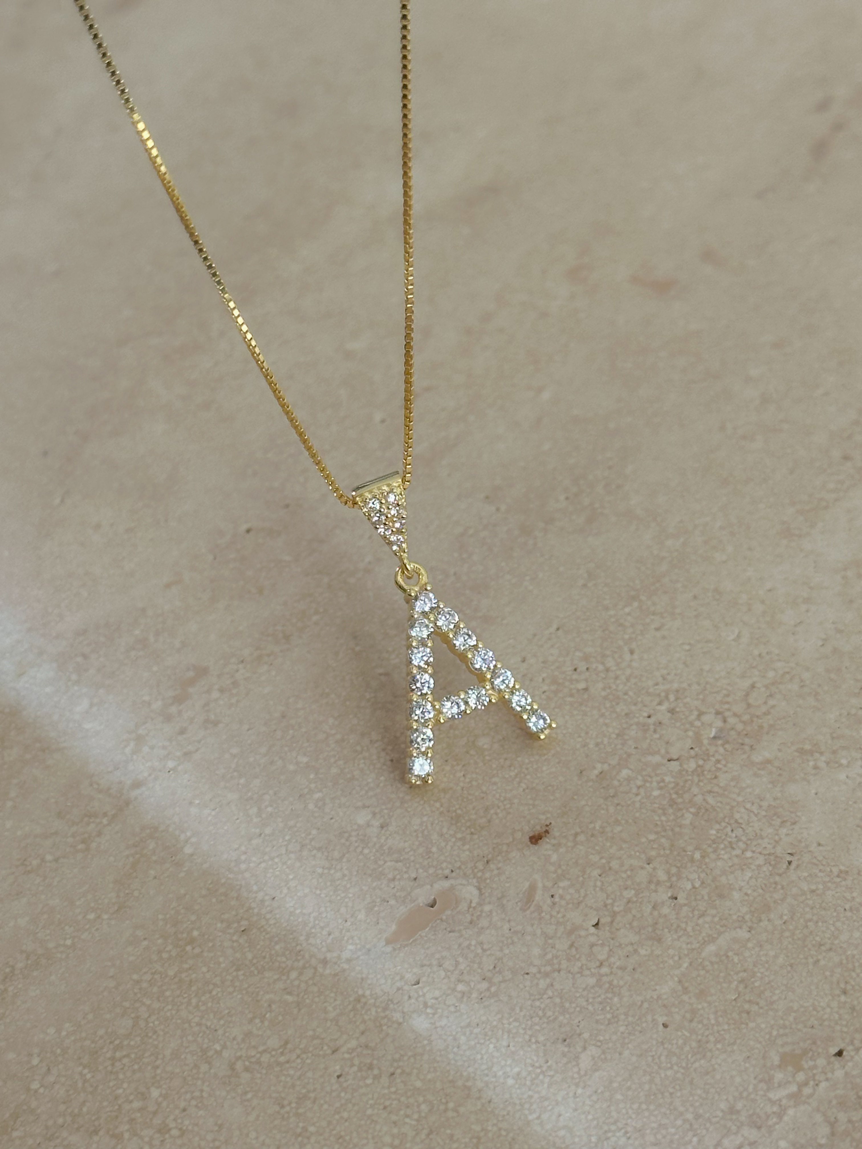 925 | Taşlı Büyük Harf Kolye