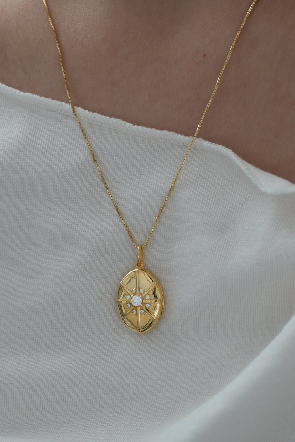 925 | Taşlı Kuzey Yıldızlı Oval Kapaklı Kolye