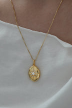 925 | Taşlı Kuzey Yıldızlı Oval Kapaklı Kolye