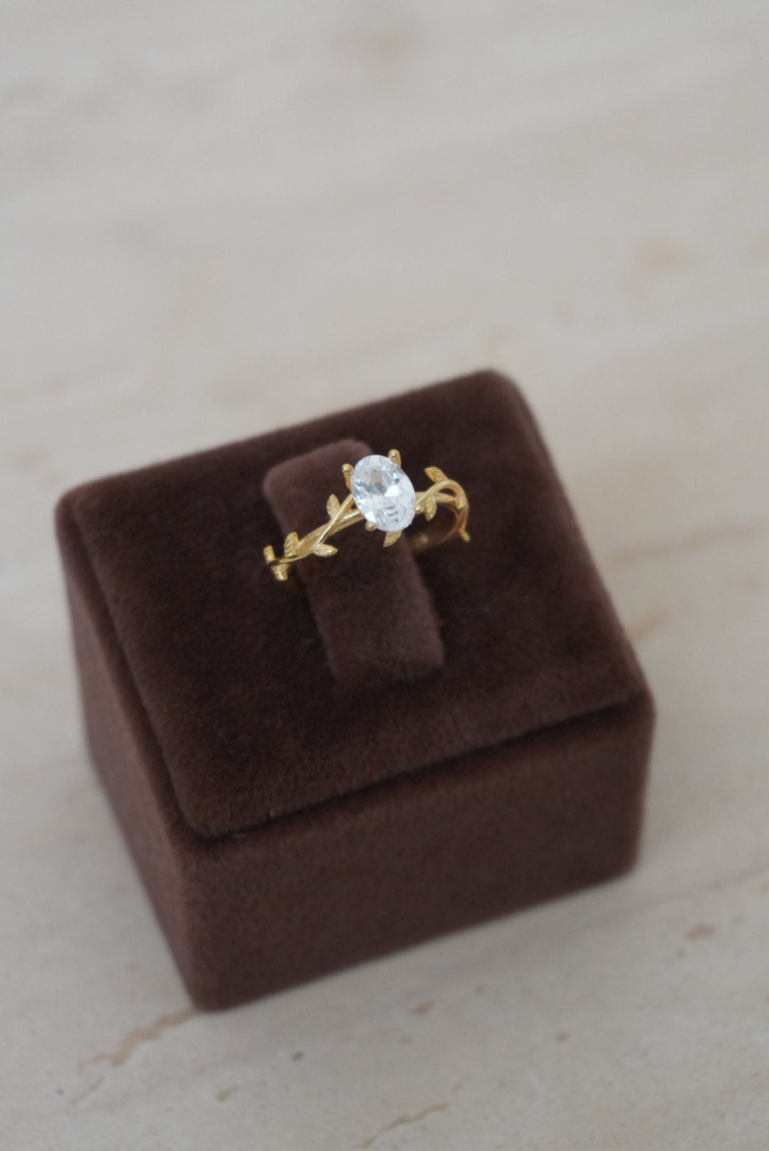 925 | Beyaz Taşlı Sarmaşık Yüzük