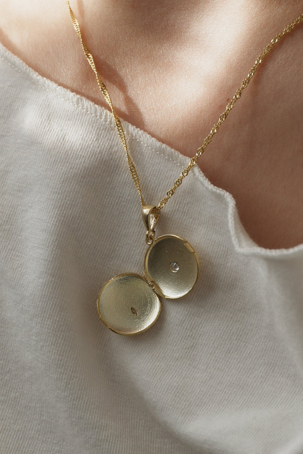 925 | Kapaklı Arı Madalyon Kolye