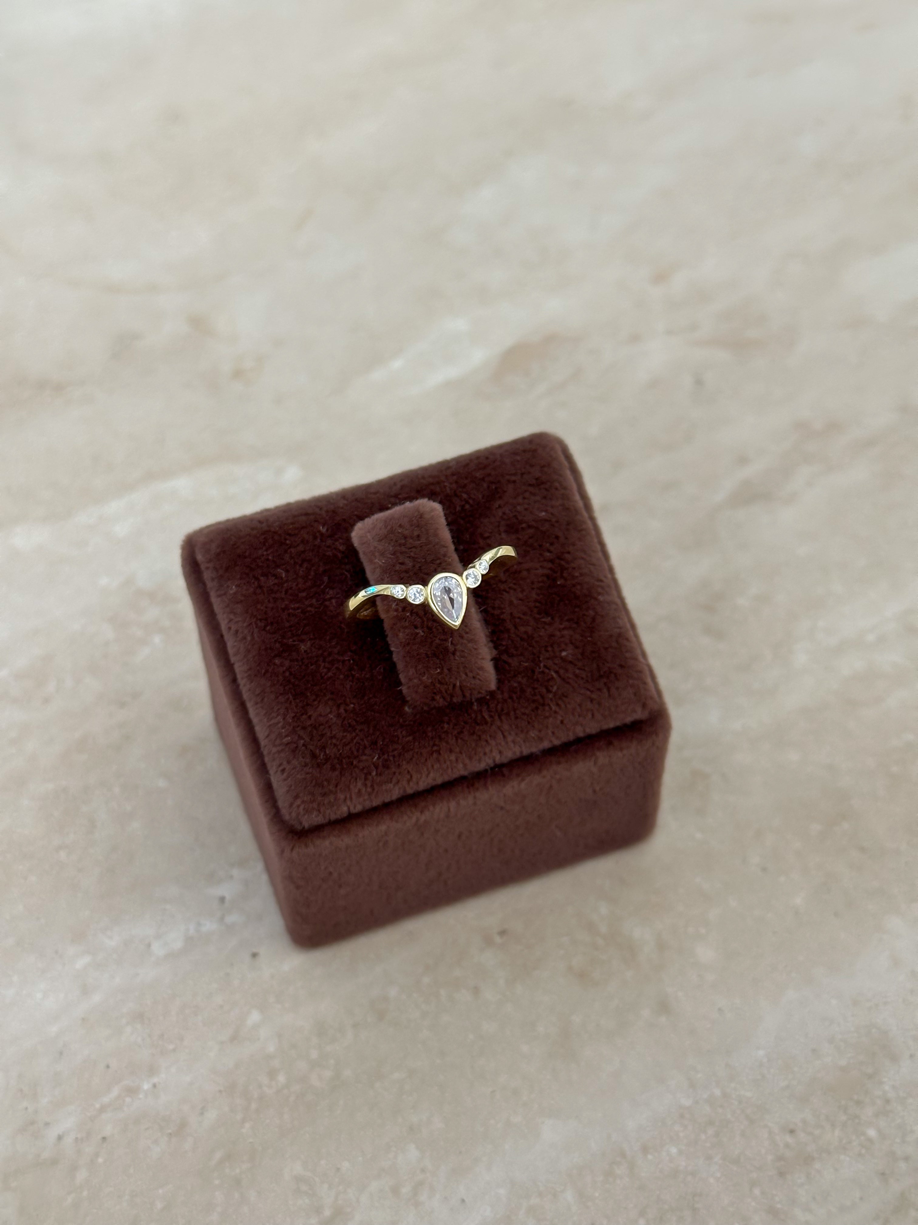 925 | Minimal Taşlı V yüzük