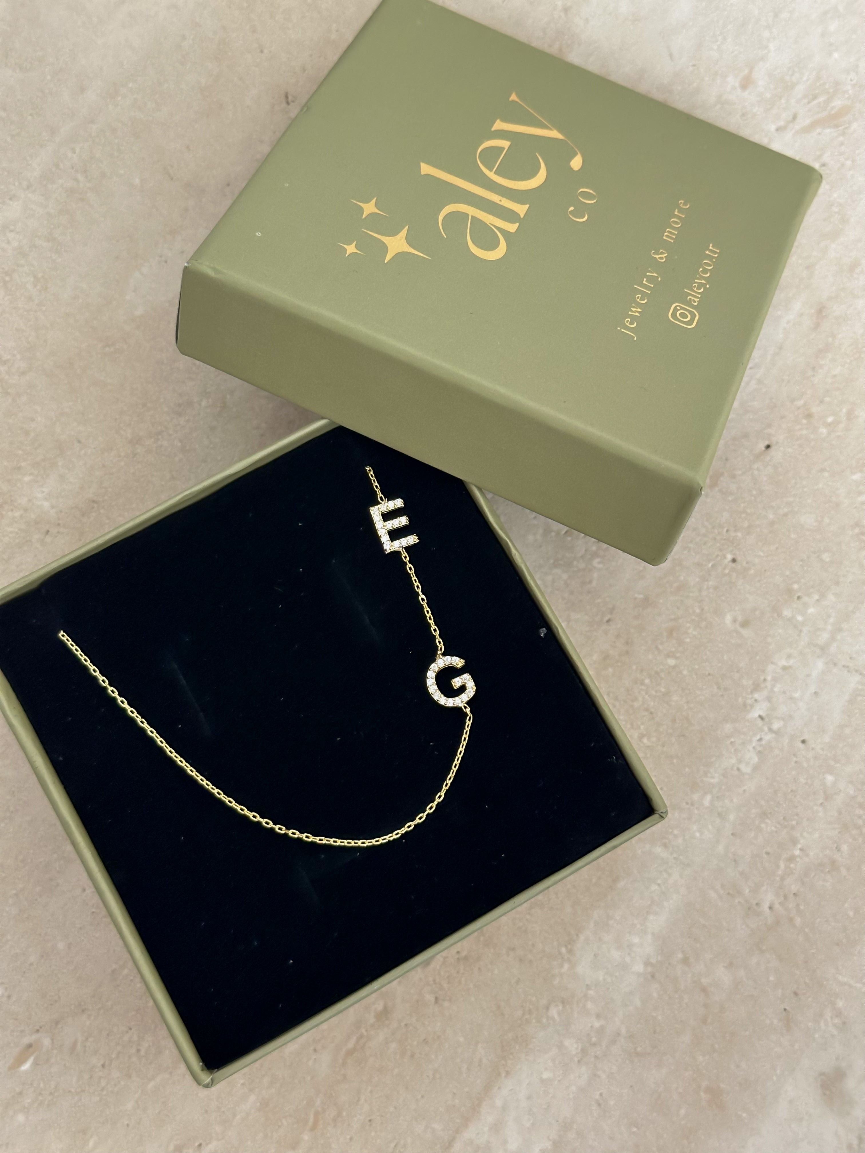 925 | Taşlı İki Harfli Köprücük Kolye