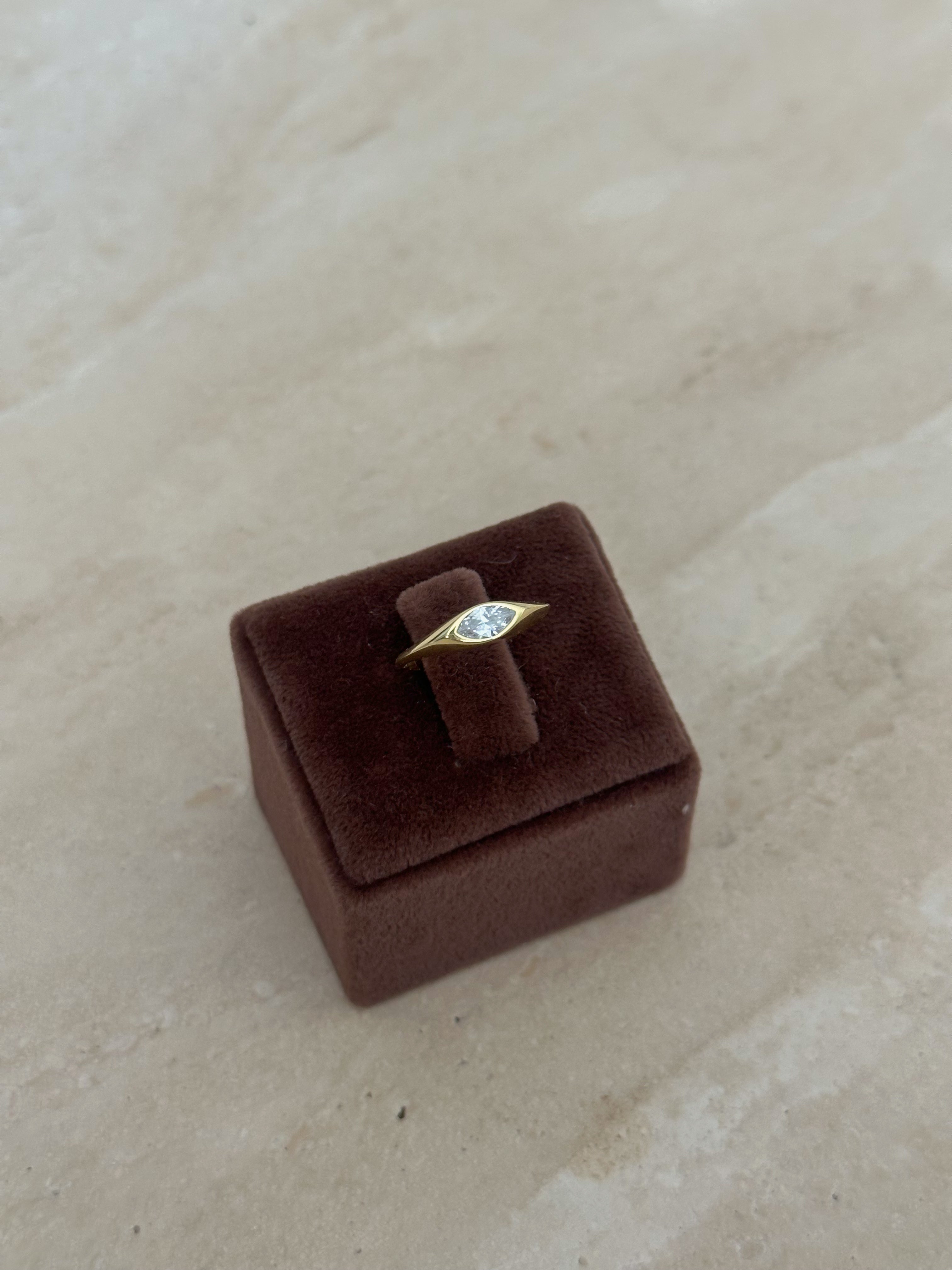 925 | Badem Taşlı Yüzük