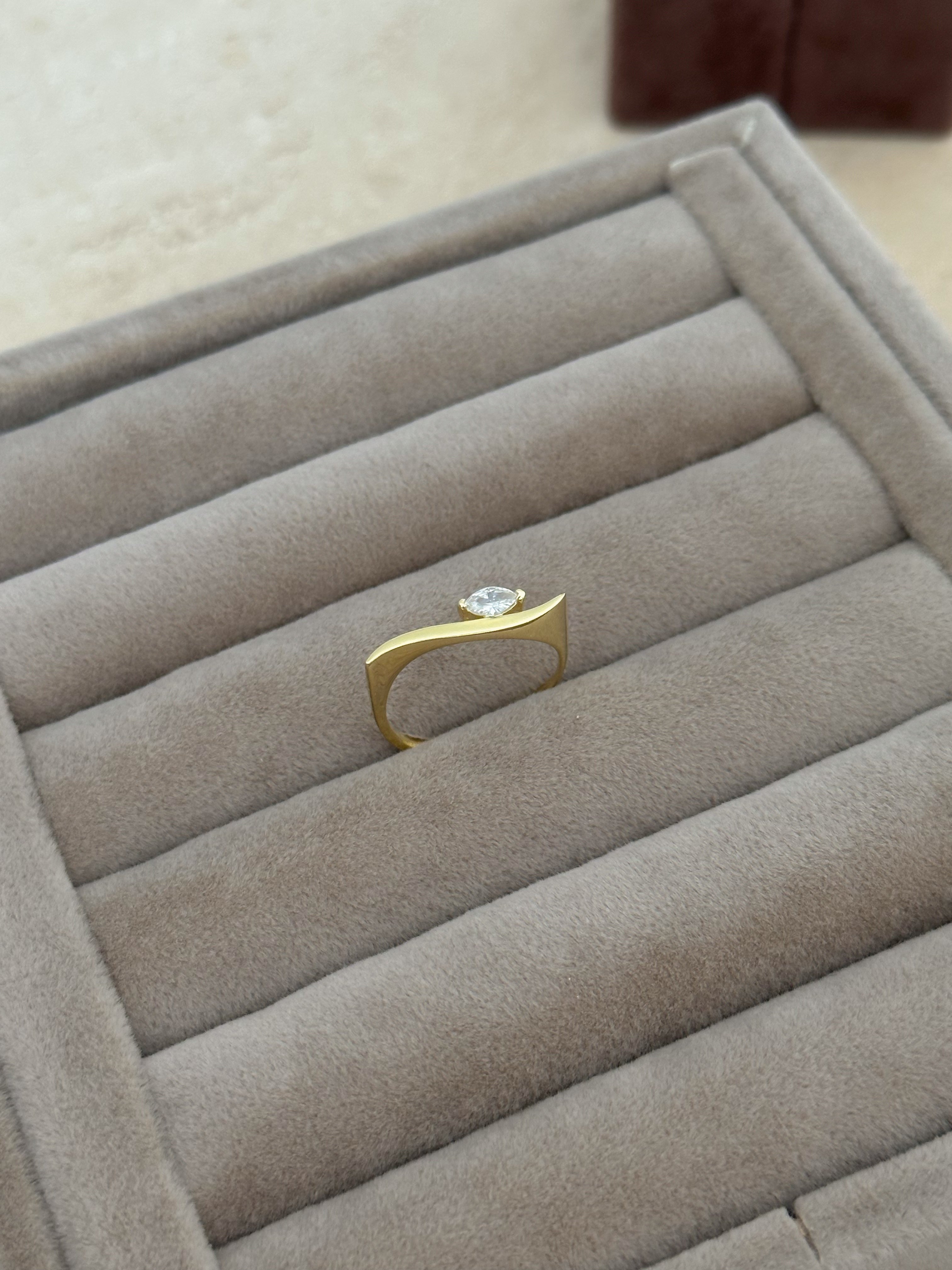 925 | Badem Taşlı Light Yüzük