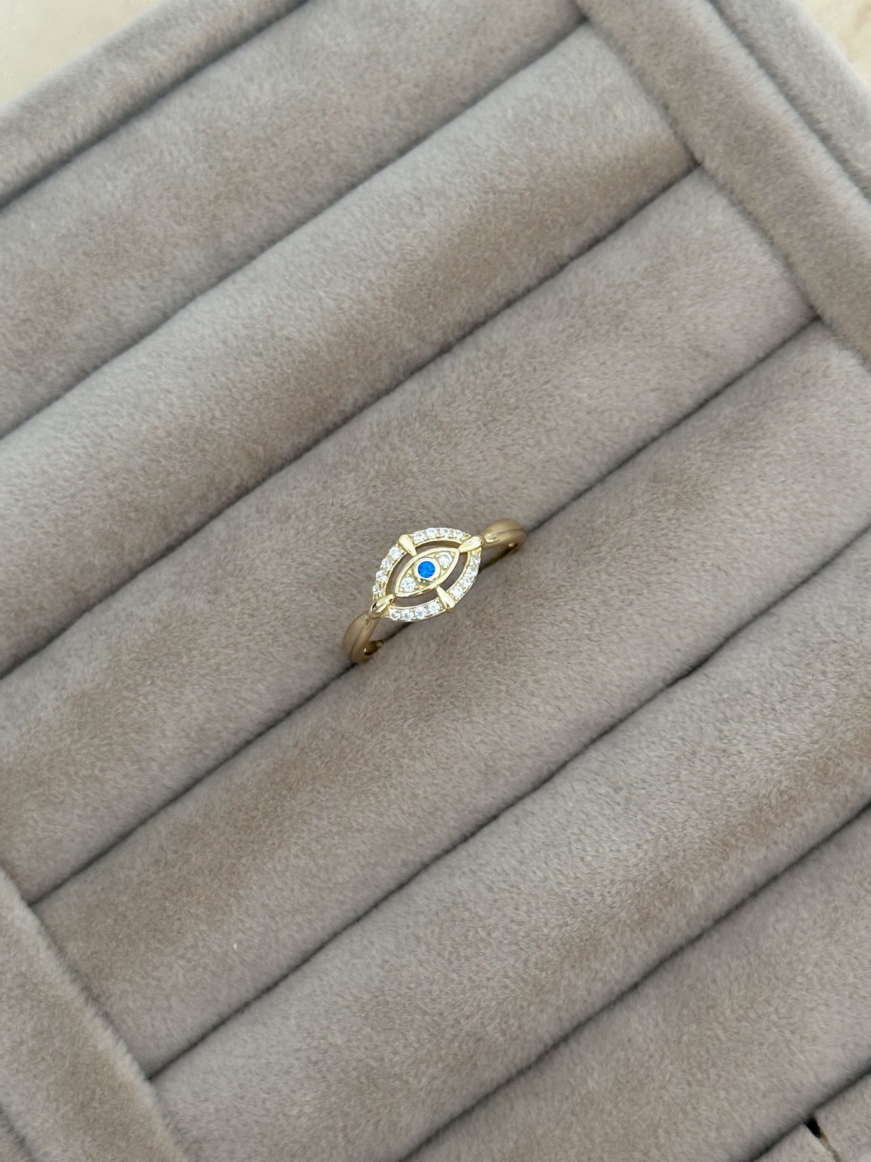 925 | Taş Çerçeveli Göz Yüzük